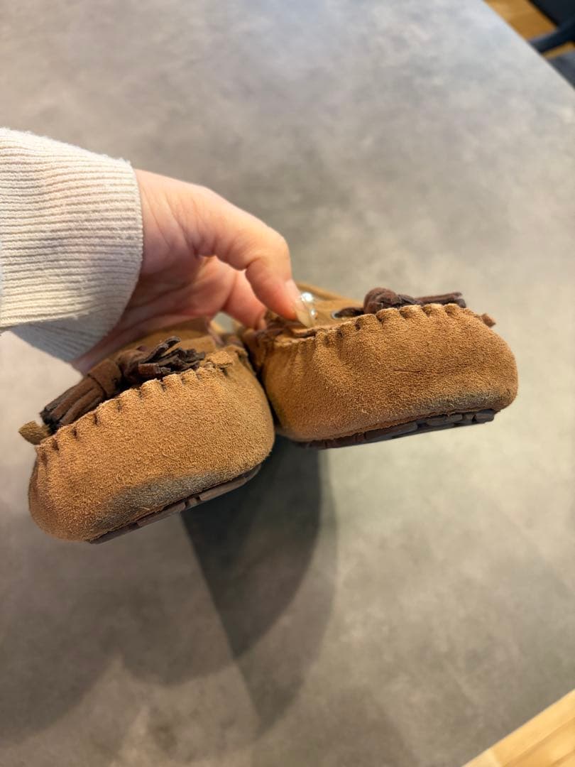 UGG ブラウンモカシン 23cm - メルカリ