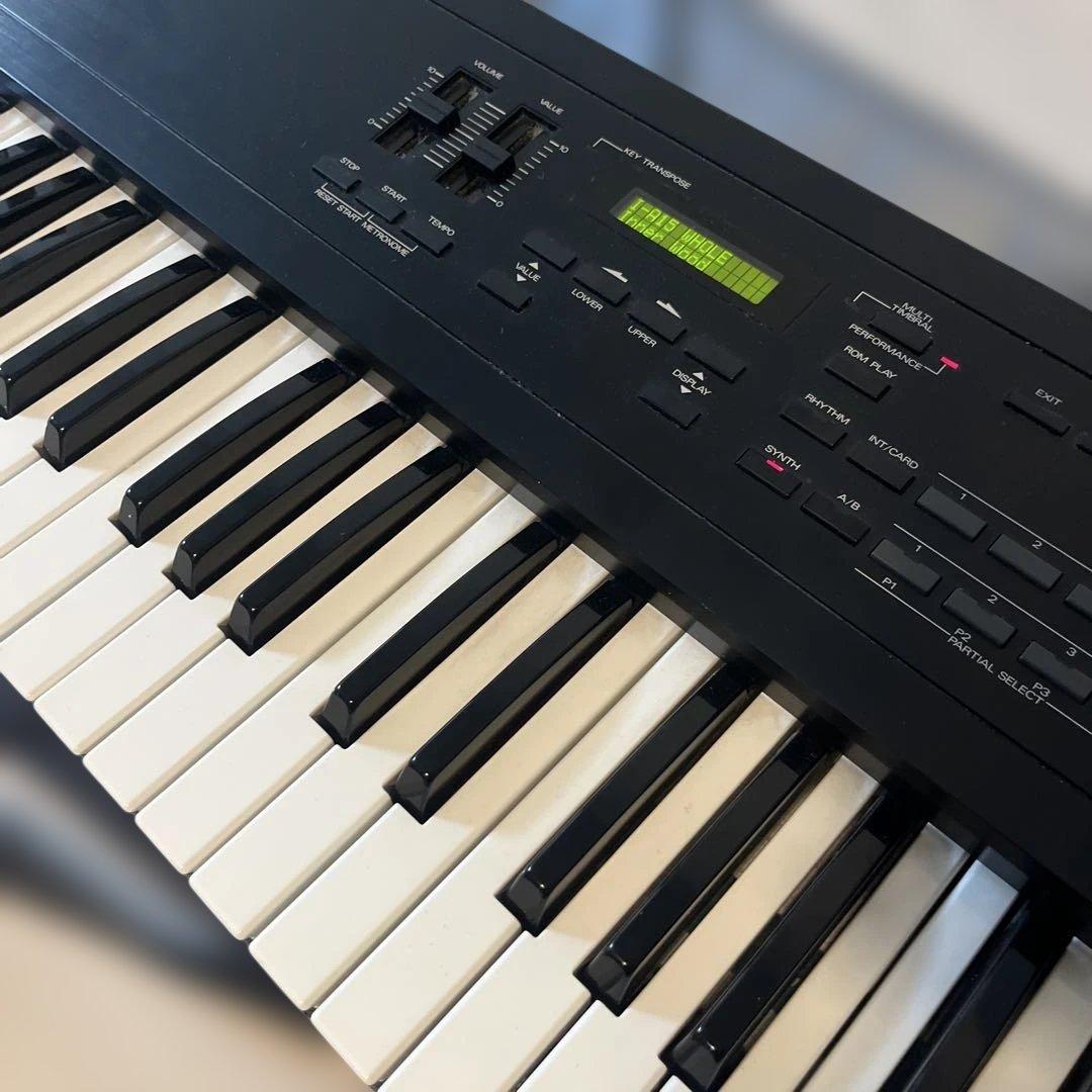 Roland D-10 ローランド シンセサイザー61鍵 マルチ キーボード - メルカリ