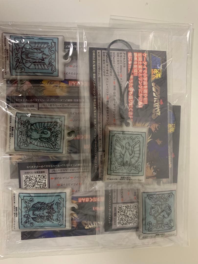 貴重　聖闘士星矢　ストラップ　聖衣箱デザイン　　非売品　車田正美 聖闘士星矢」黄金聖闘士の“黄金聖衣箱”がペンダントに！ 小ぶり