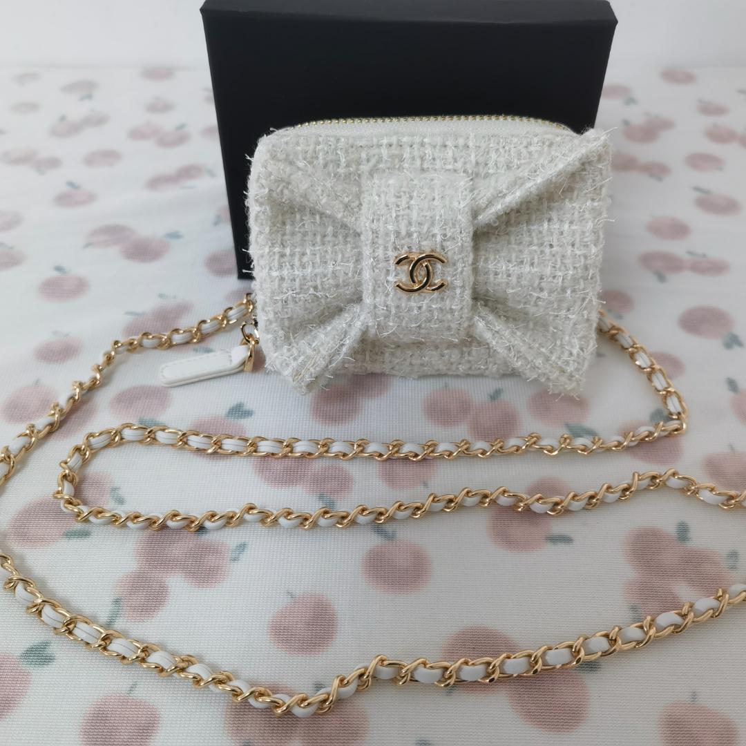 ホワイト ミニチェーンウォレット ☆可愛いフォルム♪【CHANEL】 チェーンウォレット ミニバッグ