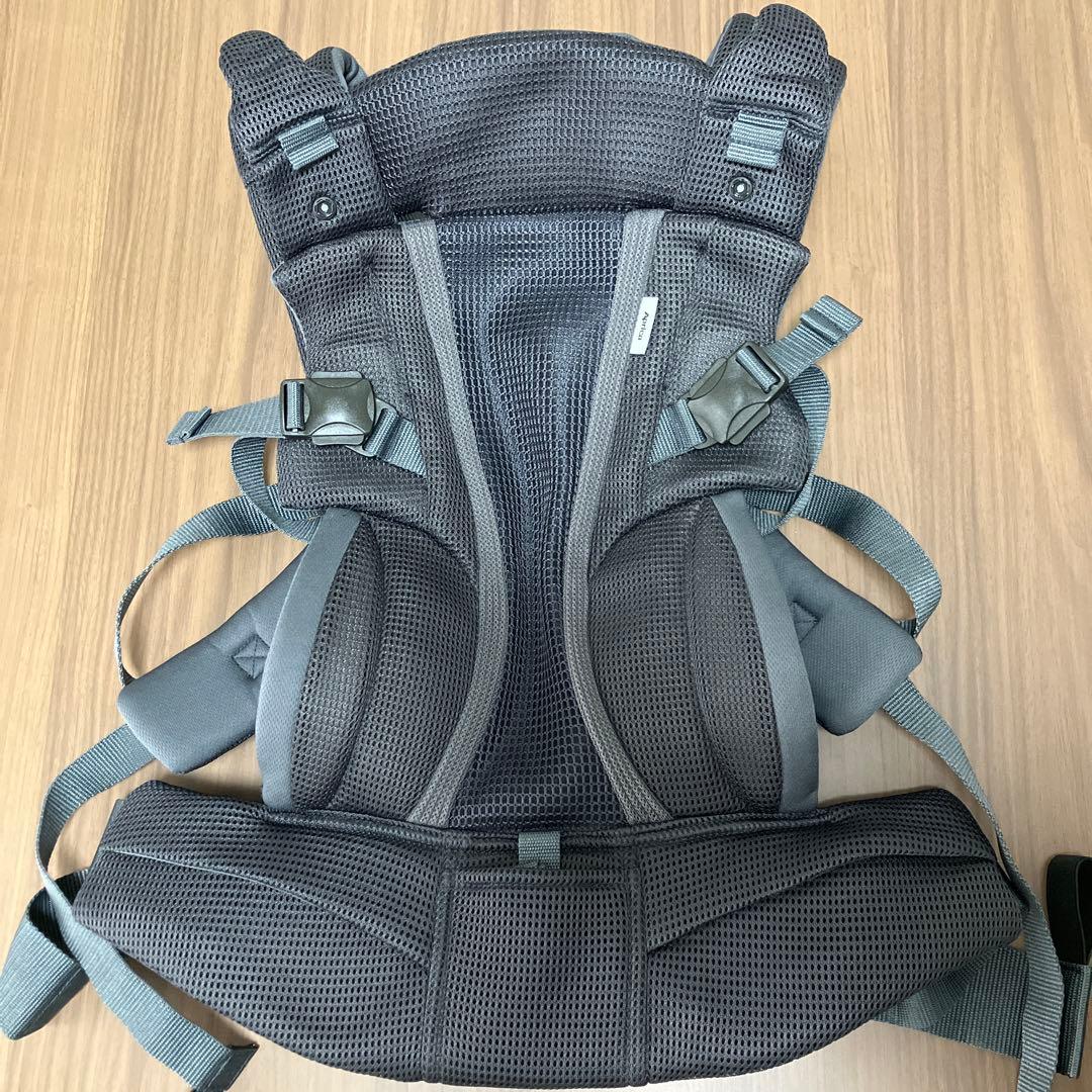 美品 アップリカ ラクリス 抱っこ紐 ダークグレー - メルカリ