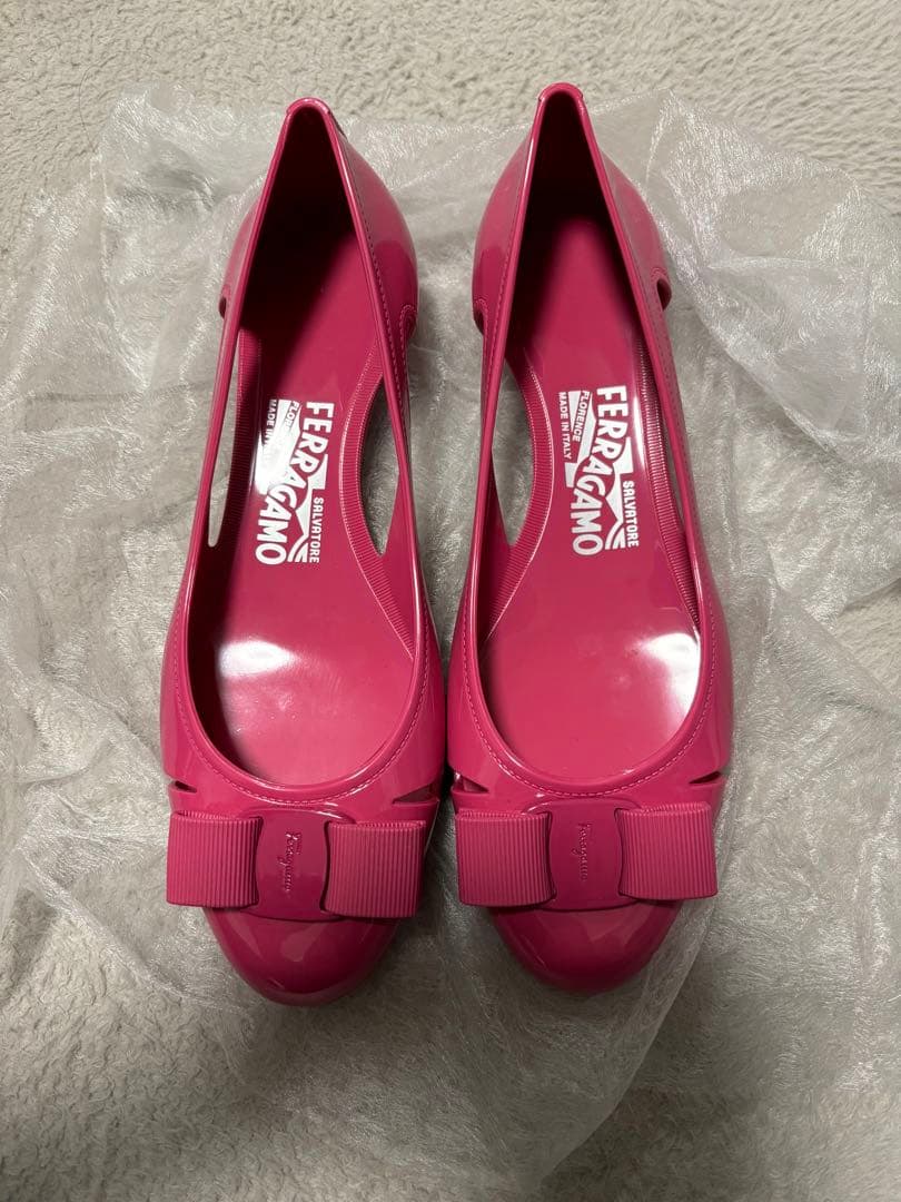 Ferragamo ピンク ラバーシューズ　6（23.5cm）