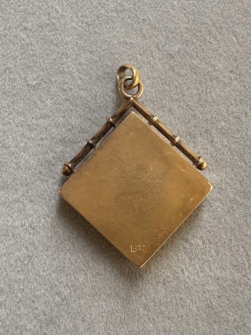 アンティーク ヴィンテージ K18陽刻 彫金 方位磁針 ロケット