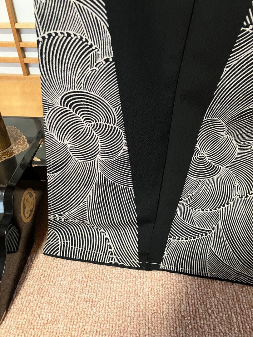 付下げ？ 袷 黒地 モダン柄 - メルカリ