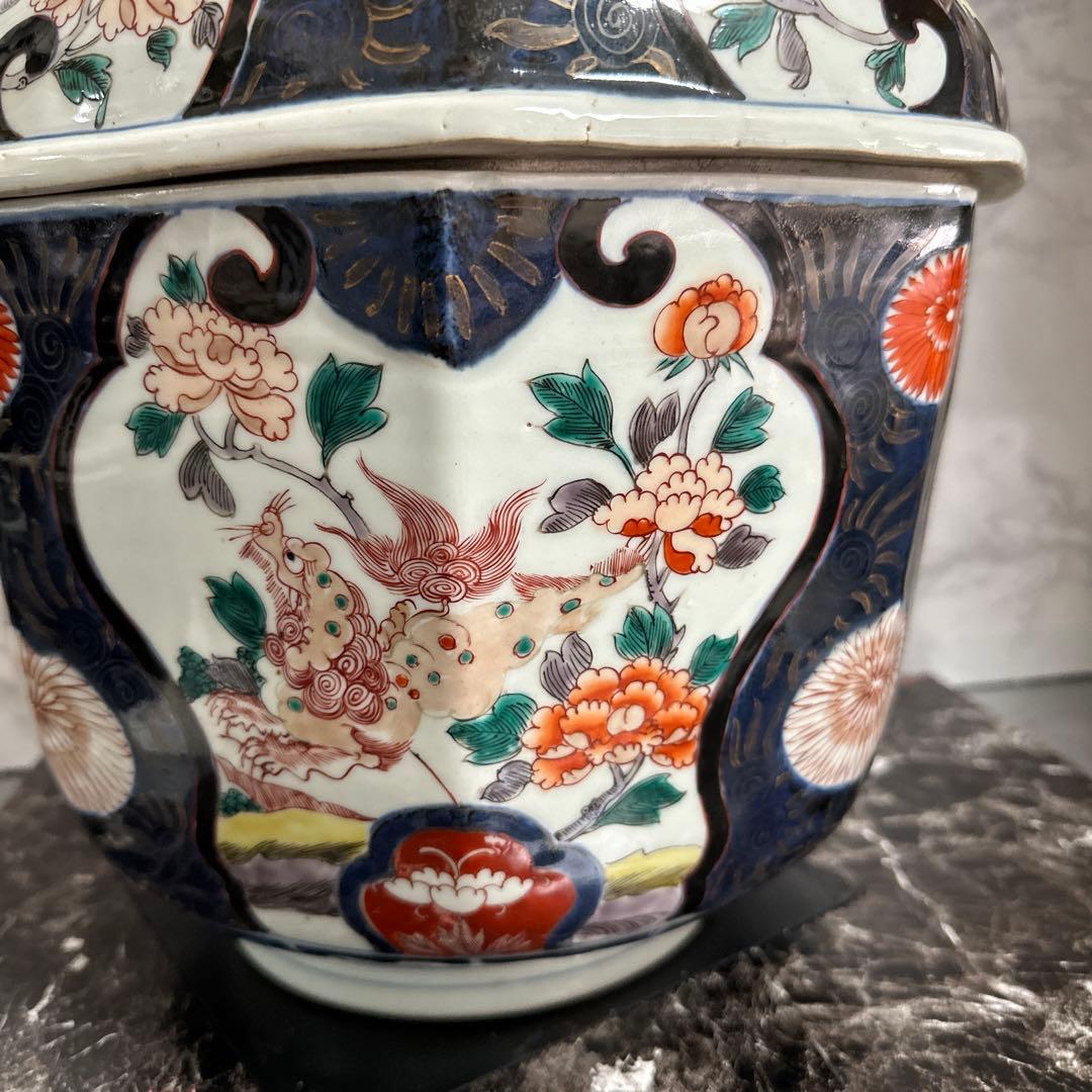 古伊万里、柿右衛門様式、特大女人蓋物、唐獅子、草加紋。 特製、桐箱。