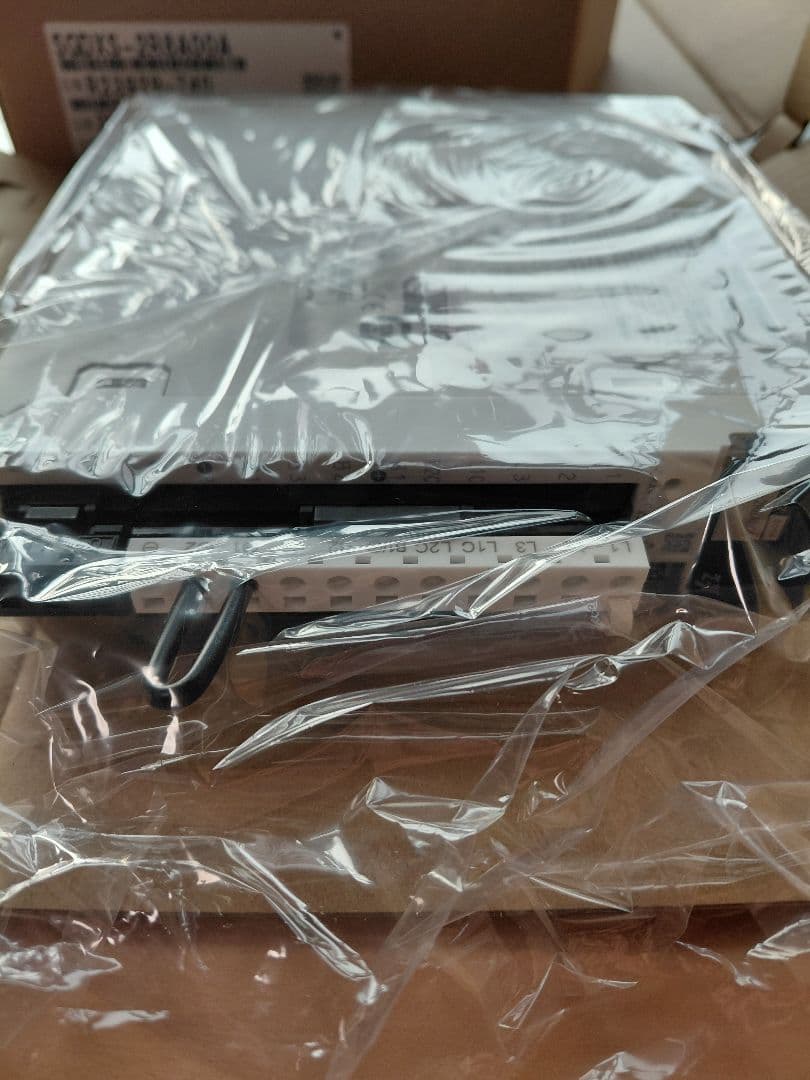 新品未使用　YASKAWAサーボパック SGDXS -2R8AOOA