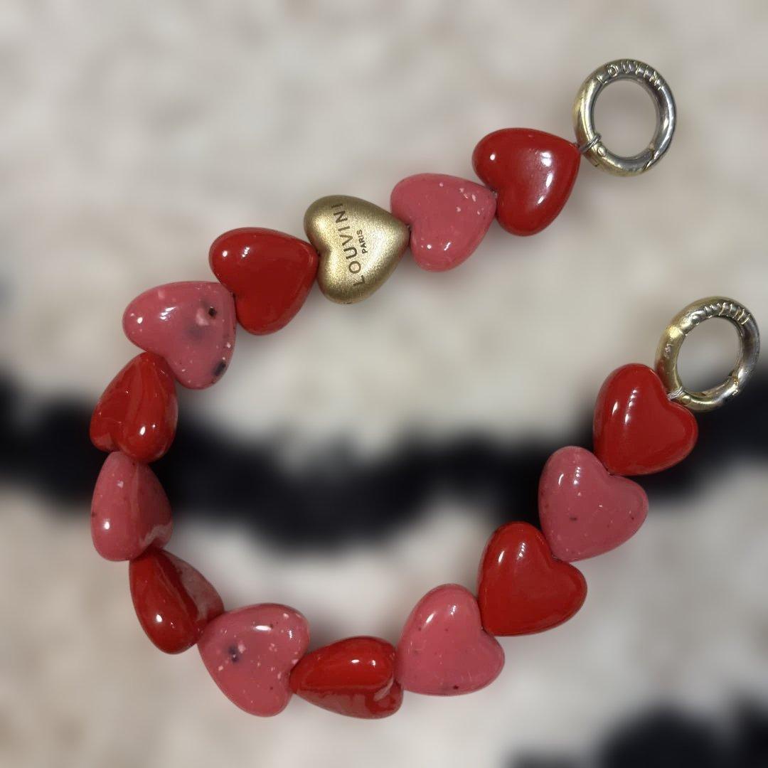 も*け様 美品【LOUVINI】 ハンドストラップPETIT CUORE　PIN 予約販売（3月上旬入荷予定）ハンドストラップ PETIT CUORE BLACK-NAVY