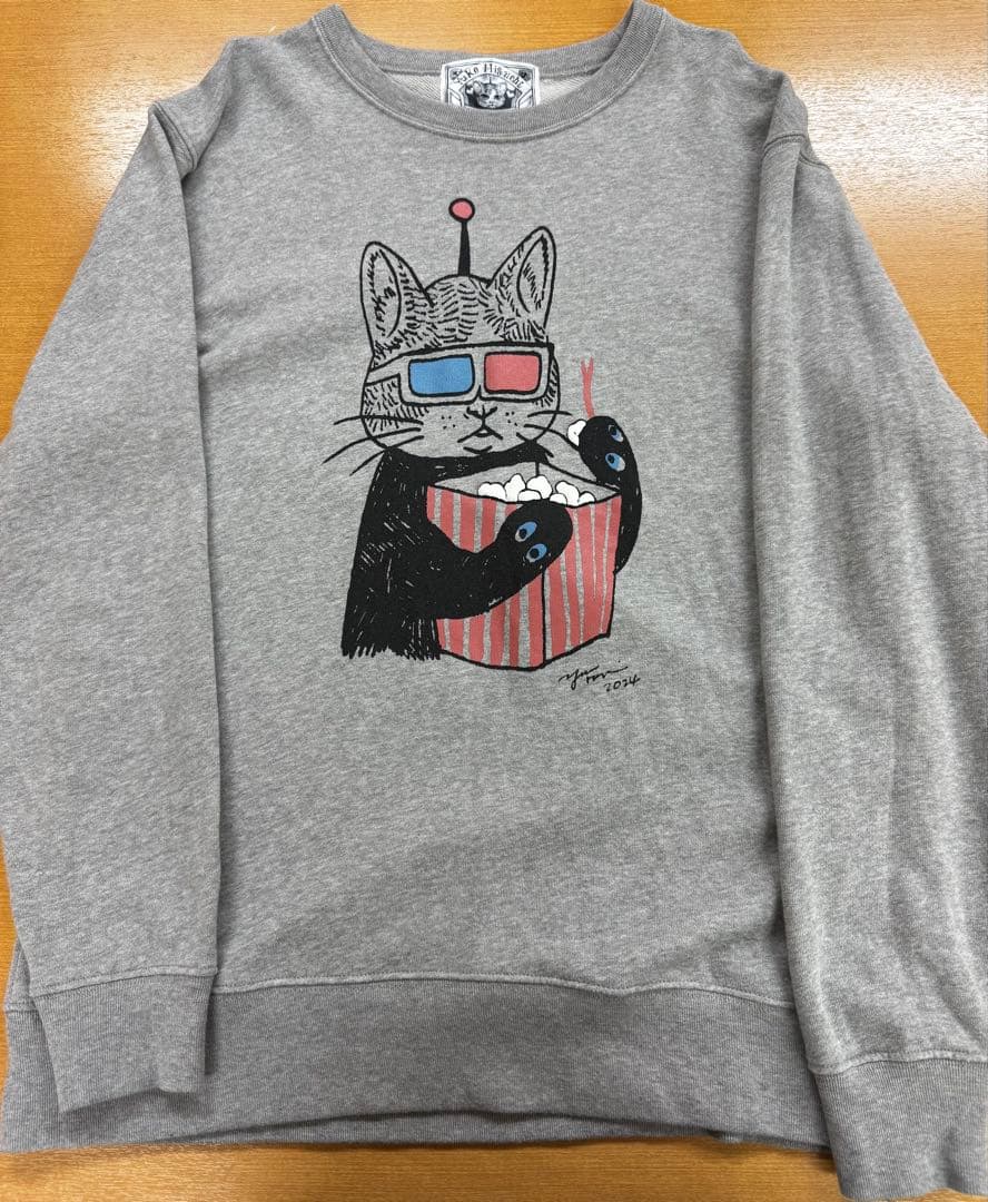 ヒグチユウコ トレーナー 3Dメガネで鑑賞中 - メルカリ