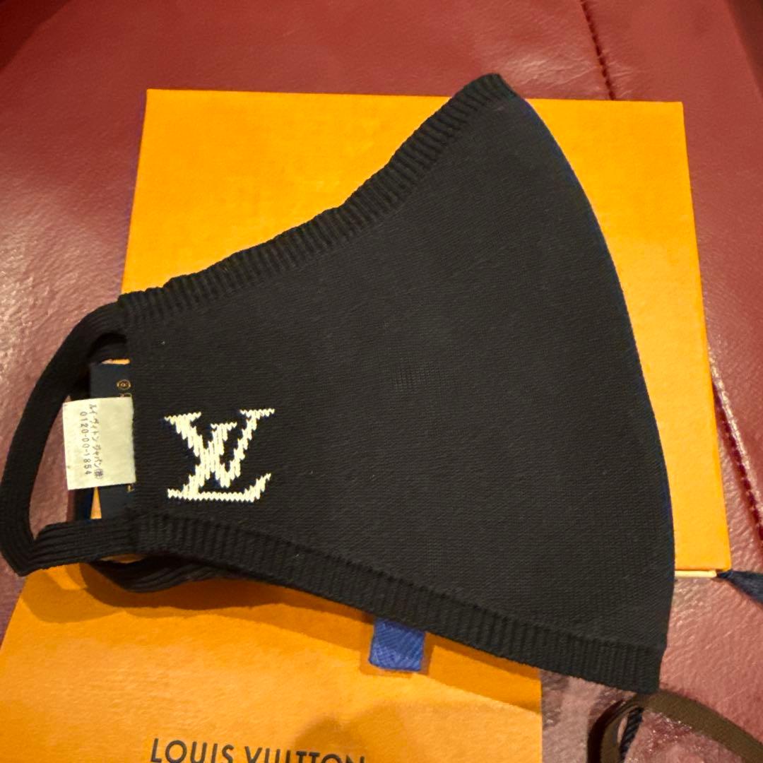 LOUIS VUITTON マスク　ノアール すぐ届く！収納ポーチ付き☆男女兼用☆】ルイヴィトン マスク (Louis