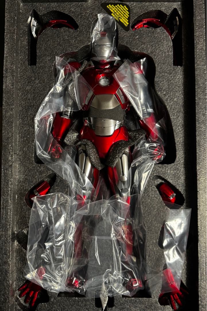 ホットトイズ アイアンマン マーク7(プラチナカラー)D100 新品未使用