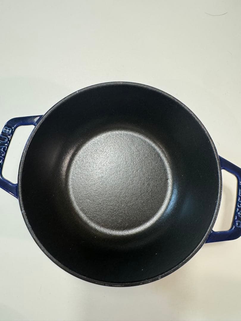 STAUBクリスマス限定 ネイビー 両手鍋 メダル付き