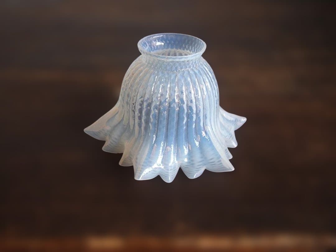 オパールガラス フリルガラス ランプシェード オパールセント/K296 0252フランスアンティークオパールセントガラス フリルランプシェード