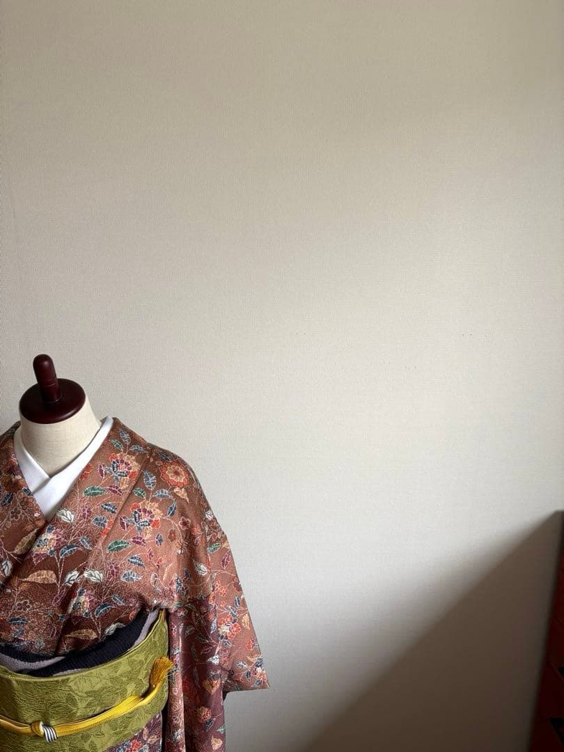 ❤️落ち着いた花文様 正絹縮緬小紋 超美品 新品畳紙付き - メルカリ