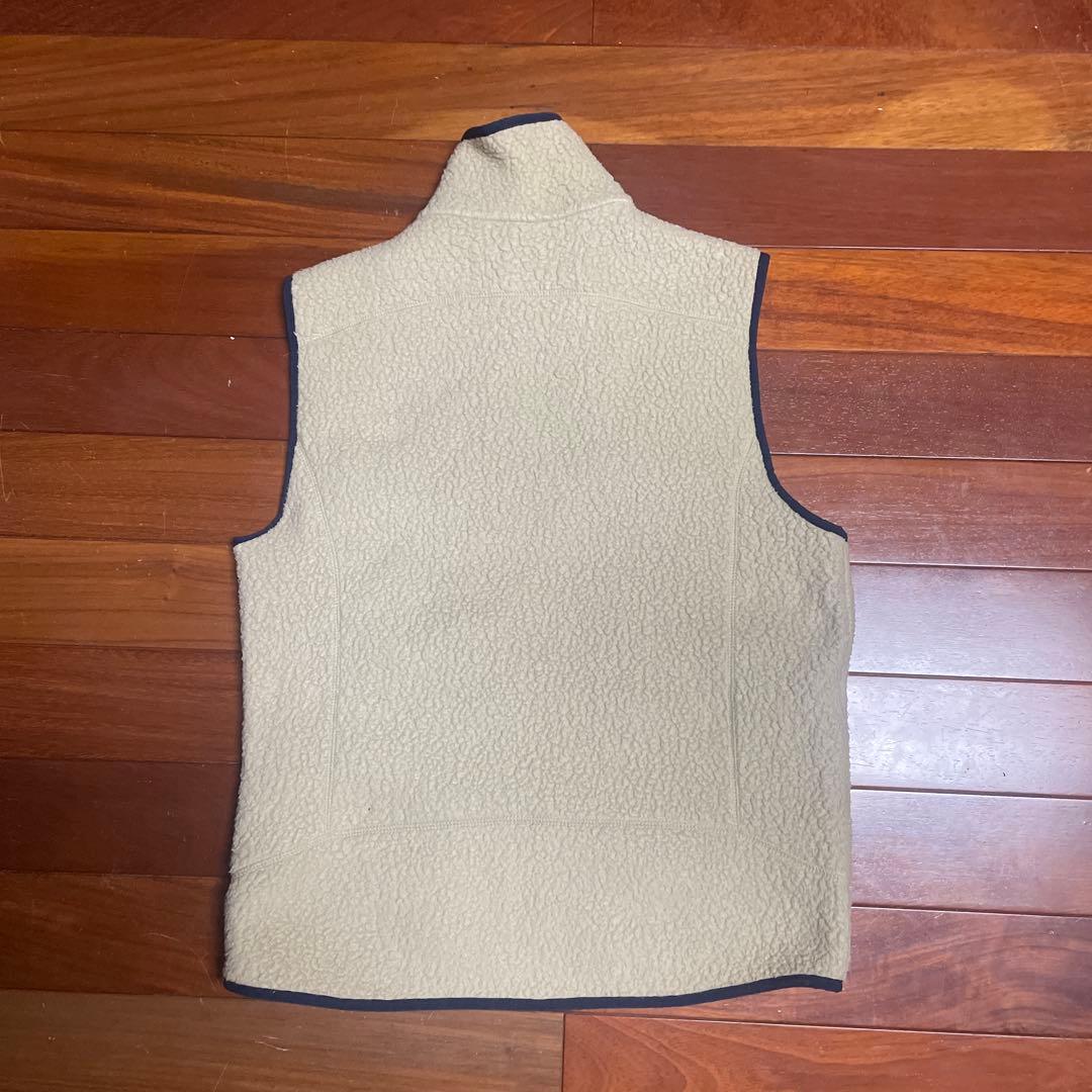 patagonia フリースベスト Sサイズ クリーム - メルカリ