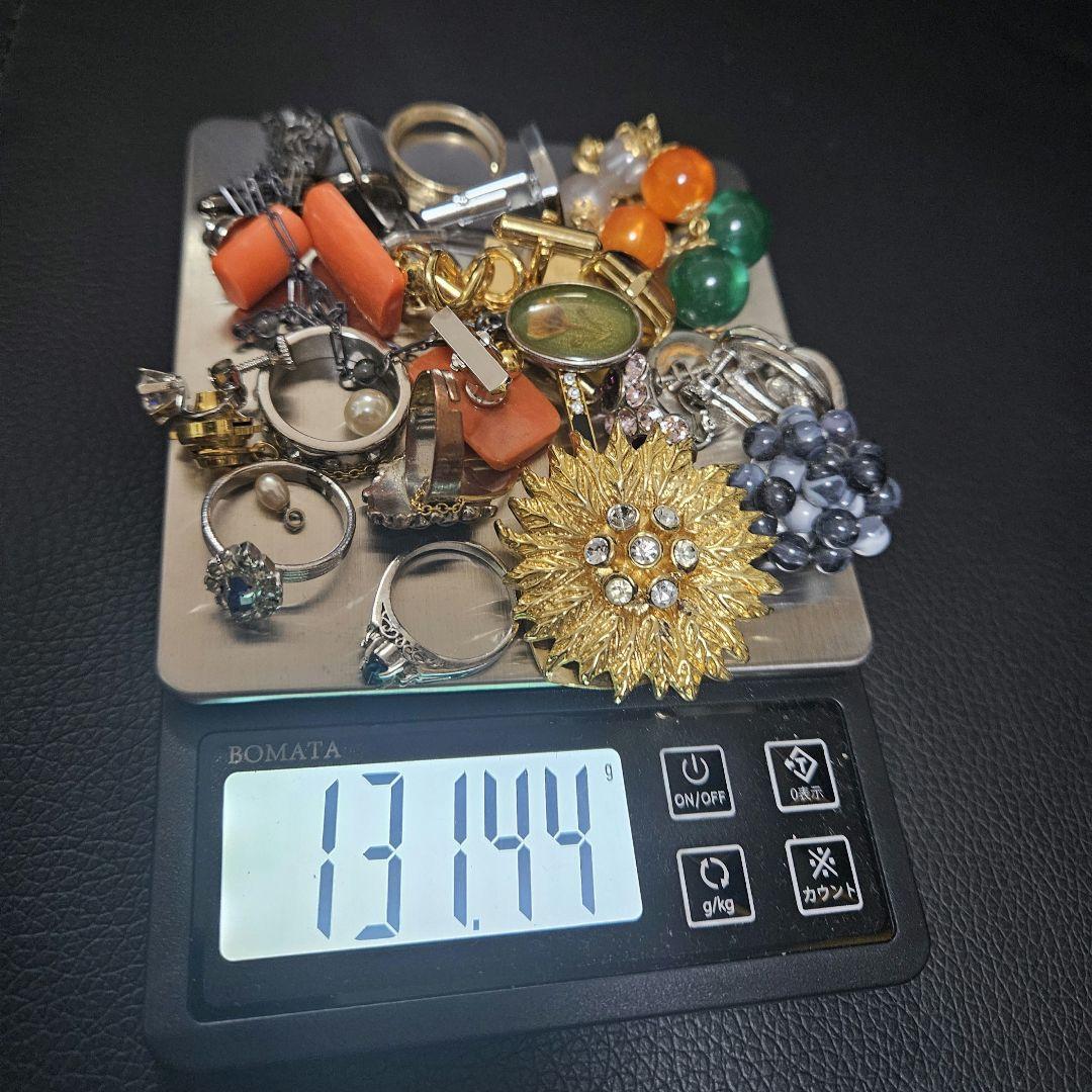 実家整理品C】イミテーションアクセサリー約1100gネックレス、ブローチ