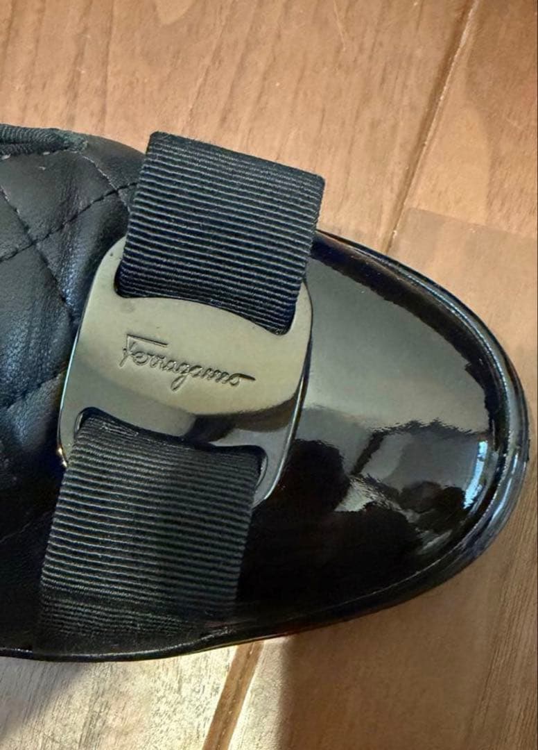 サルヴァトーレフェラガモ ヴァラ リボン キルティング フラット