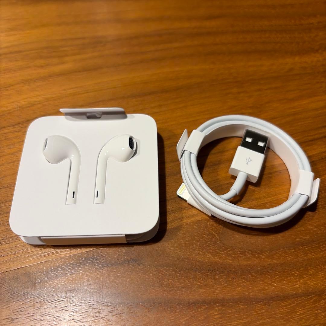 iPhone XR 64GB ホワイト バッテリー81% - メルカリ