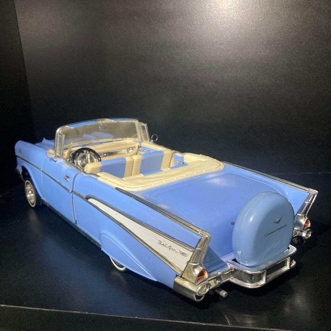 1957年シボレーベルエア コンバーチブル ローライダー カスタム 1/18