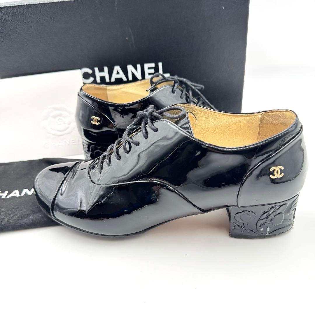 CHANEL シャネル　ココマーク　カメリア　ブラック　エナメル　サイズ37 CHANEL シャネル カメリア エナメル 二つ折り財布 ココマーク ブラック