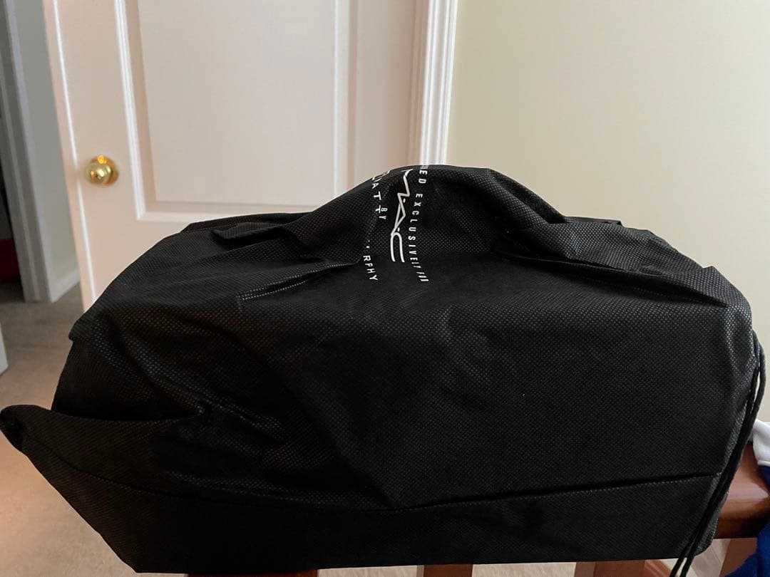 海外限定‼︎大容量 コスメポーチ carry all MAC - メルカリ