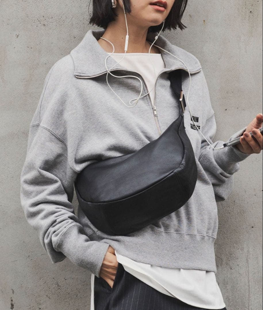 russet ソフトレザーラウンドショルダーバッグ 3/4～価格改定》ソフトレザーラウンドショルダーバッグ | russet