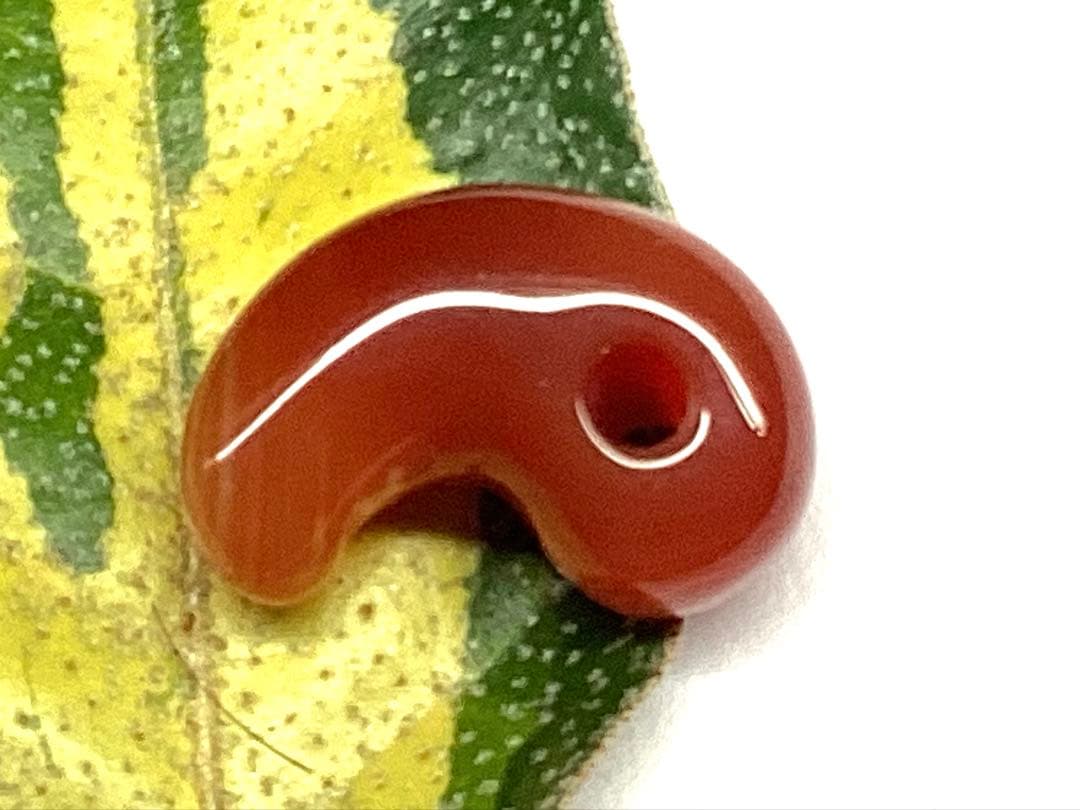 ✳赤は希少で5〜7万円です‼️山形県＊霊宝月山赤めのう勾玉 真っ赤な