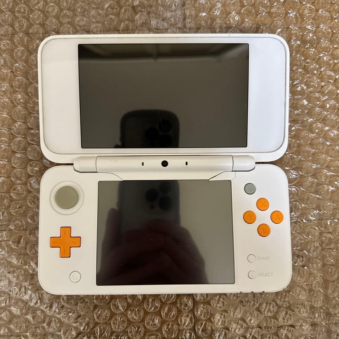 Newニンテンドー2DS LL ホワイト×オレンジ - メルカリ