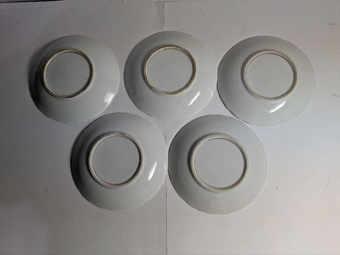 古伊万里、『白磁陽刻・色絵麒麟文輪花皿』、5客、銘・箱無 - メルカリ