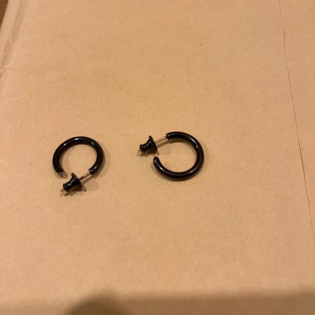 CAREERING 黒 フープピアス 2個セット 301