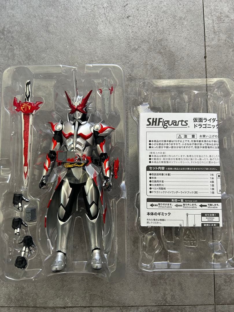 S.H.Figuarts 仮面ライダーセイバー ドラゴニックナイト フィギュア