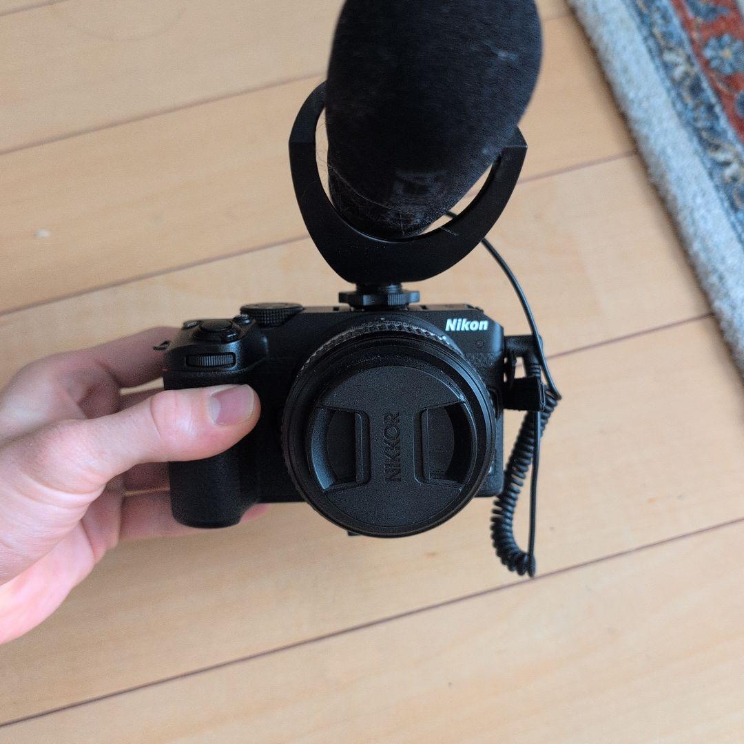 Nikon ビデオカメラ Z30 本体 外部マイク付き Amazon | Nikon Z 30ボディ。 | 外付けマイク 通販