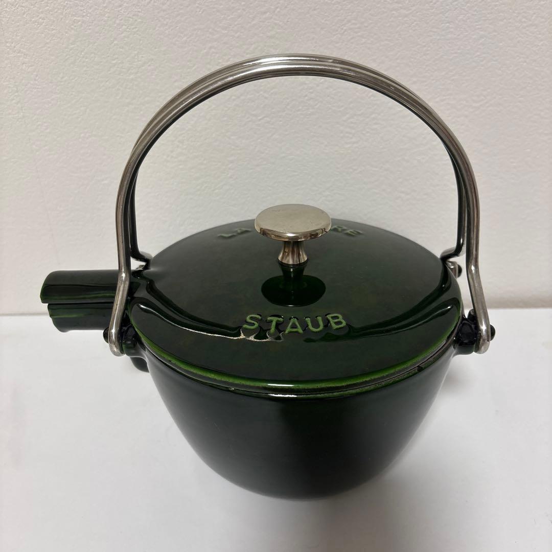 ストウブstaub ラウンド ティーポット 丸型 やかん ケトル　バジルグリーン Staub（ストウブ） ラウンド ティーポット 丸型 やかん ケトル バジル