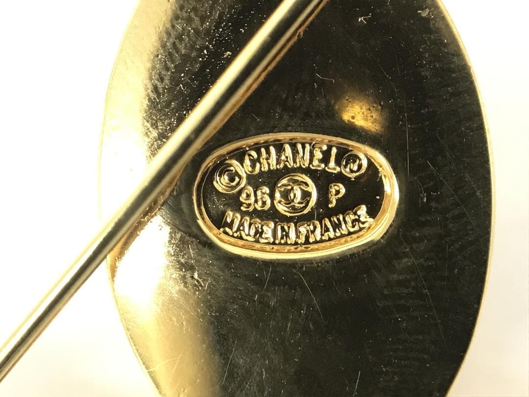 レア】CHANEL シャネルブローチ ターンロック 96P ビンテージ - メルカリ