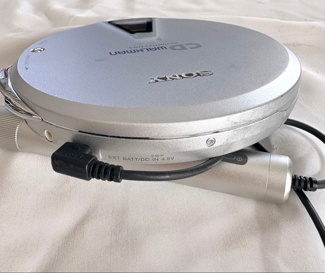 SONY CD WALKMAN D-E01 高音質 スロットイン純正リモコン付 - メルカリ