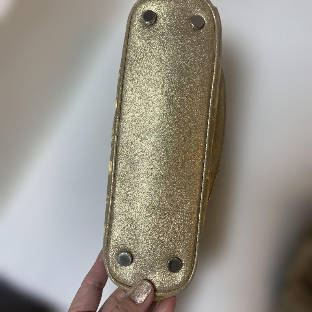 コーチ ゴールド ロゴ入り がま口ハンドバッグ 和装にもおすすめ