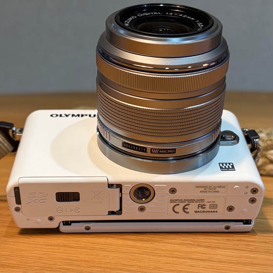 OLYMPUS ミラーレス一眼ダブルズームキット ホワイト バッグ付き