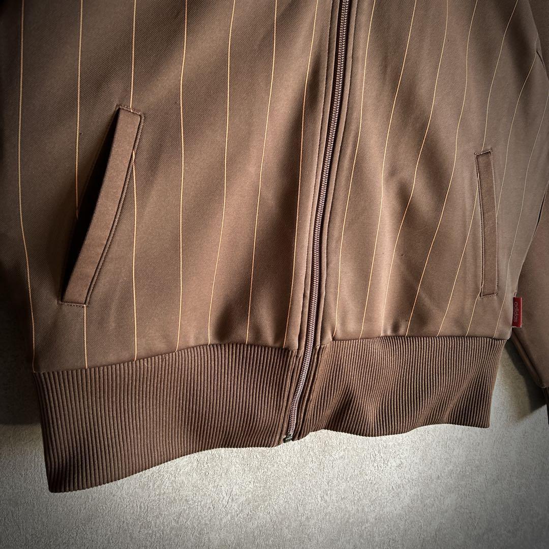 adidas トラックジャケット ブラウン×オレンジ ロゴ刺繍 ストライプ