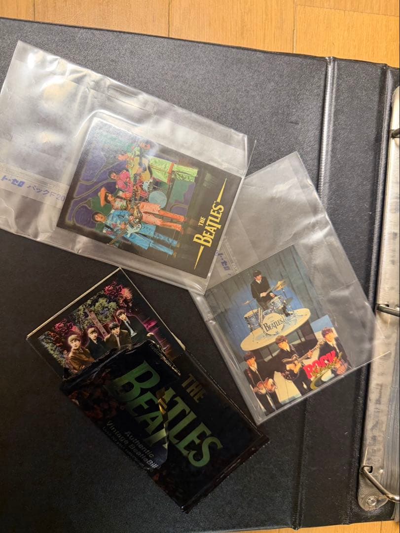 m*9様 ビートルズトレカ - メルカリ