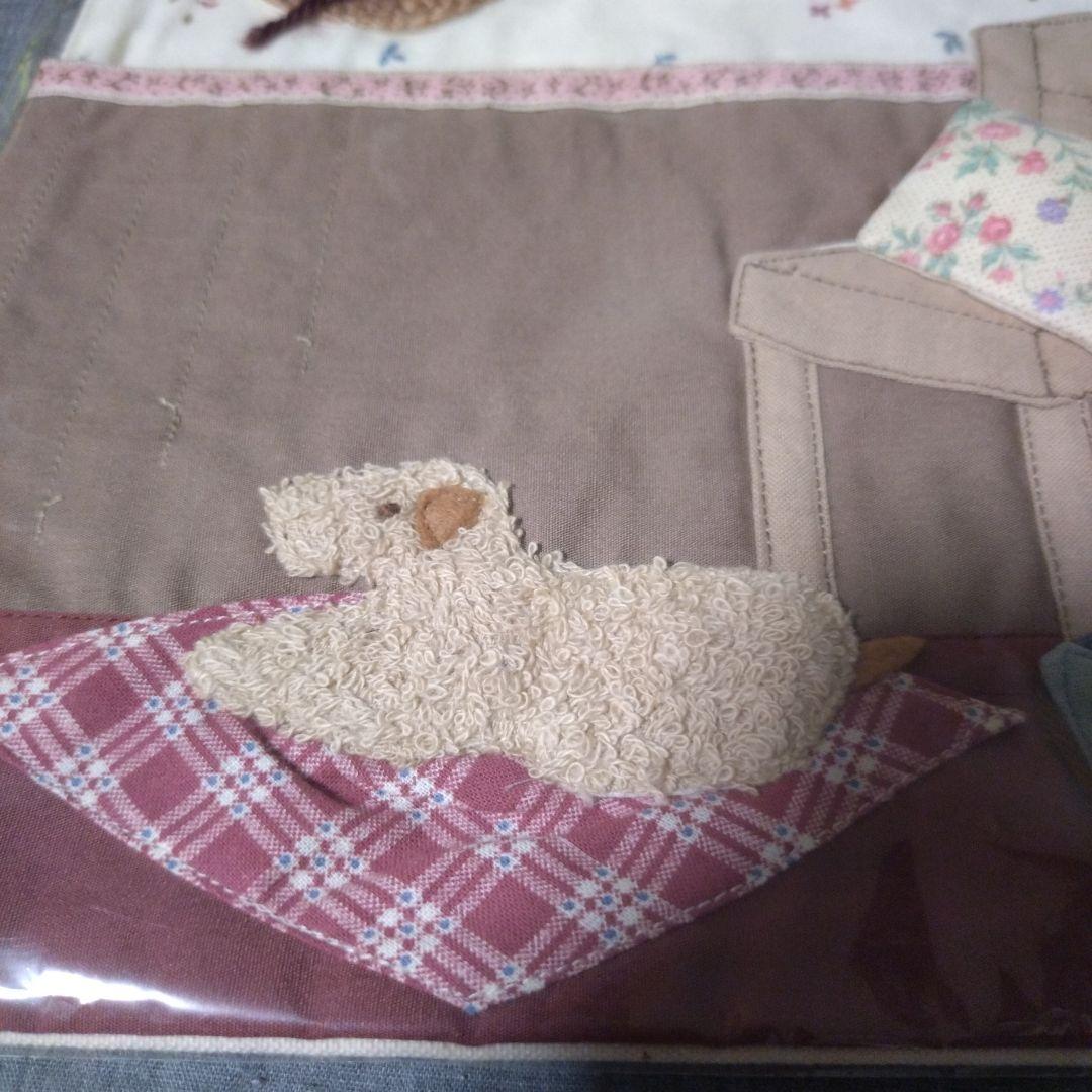 マニー 希少 美品 犬と椅子の刺繍インテリア装飾