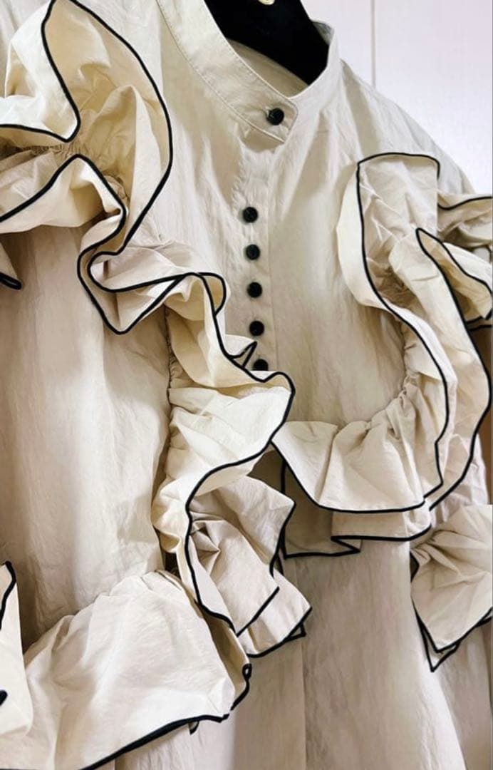 現行品 EAPHI FEELING FRILLS BLOUSE EAPHI FRILLS FEELING BLOUSE 現行品