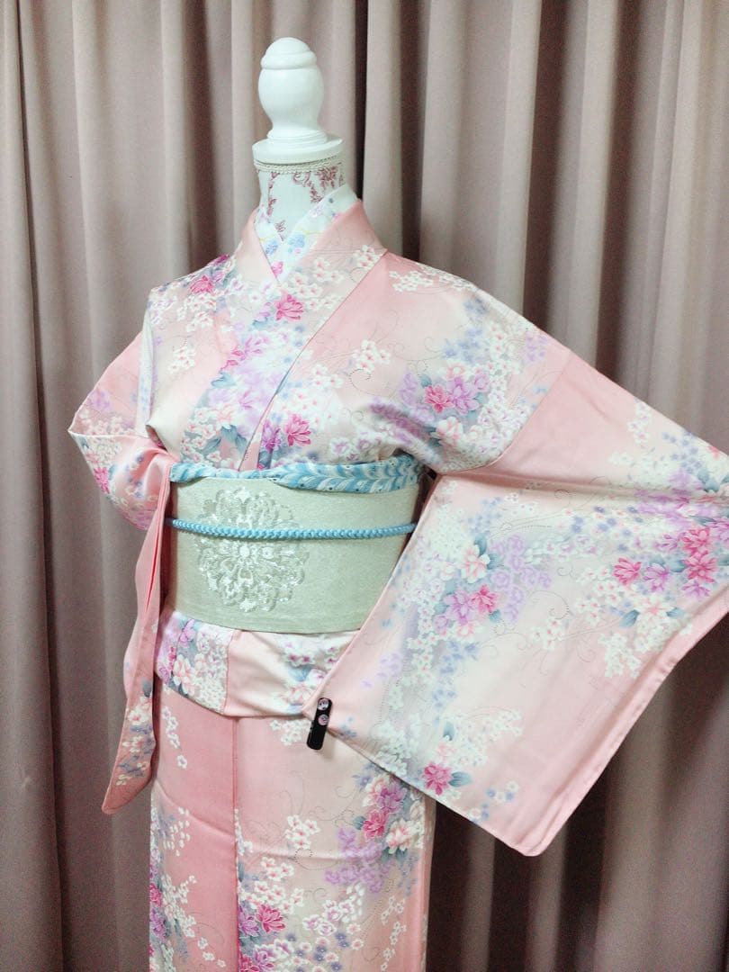 小花が可愛いピンクの小紋 お仕立済み・袷】洗える小紋（ジャカード織）（草花：ピンク）（M・L