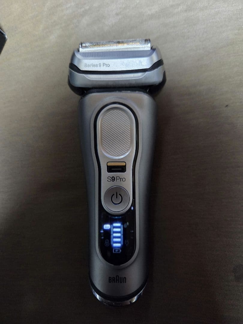 【中古品】Braun Series 9 Pro 9455cc-V　洗浄器、箱付き Amazon | ブラウン シリーズ9 PRO+ 9577cc-V 電気シェーバー 6in1