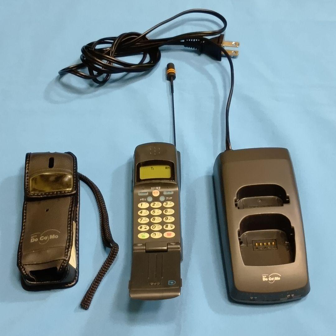 ドコモ ムーバ D2 ◇電源入ります。充電します。とてもキレイです。の