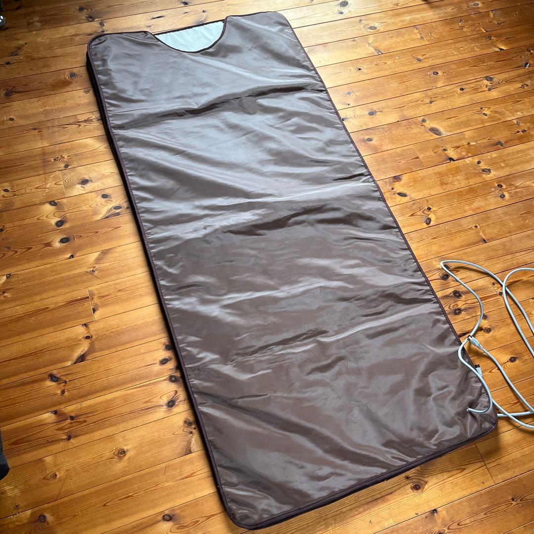 遠赤外線ヒートマット 発汗 細身 サウナ エステ moco 業務用 楽天市場】遠赤外線ヒートマット三つ折りタイプ｜ 3部位に分かれて温度