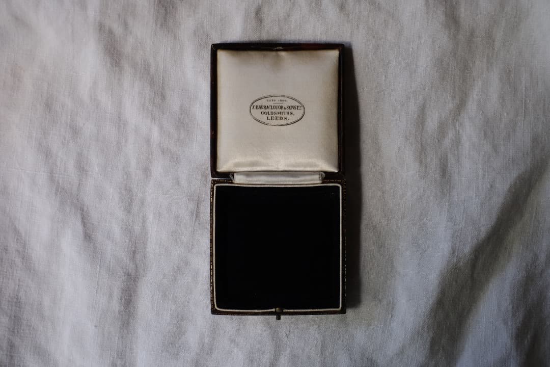 【Holiday Sale】イギリスアンティーク｜ジュエリーボックス（12） イギリスから届いたアンティークボックス、とっても華やかなジュエリー