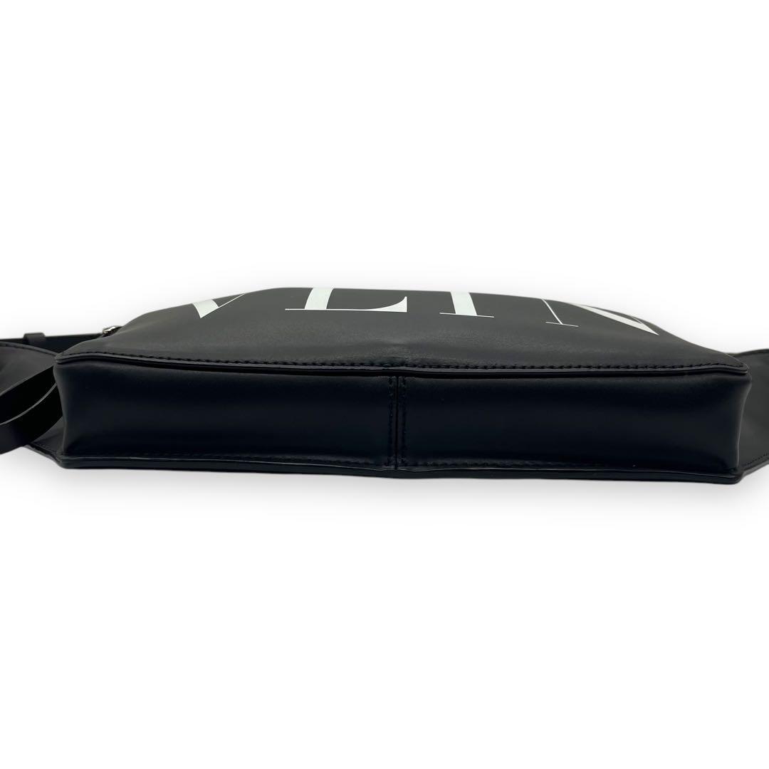 未使用級□ヴァレンティノ ボディバッグ ウエストポーチ VLTN レザー