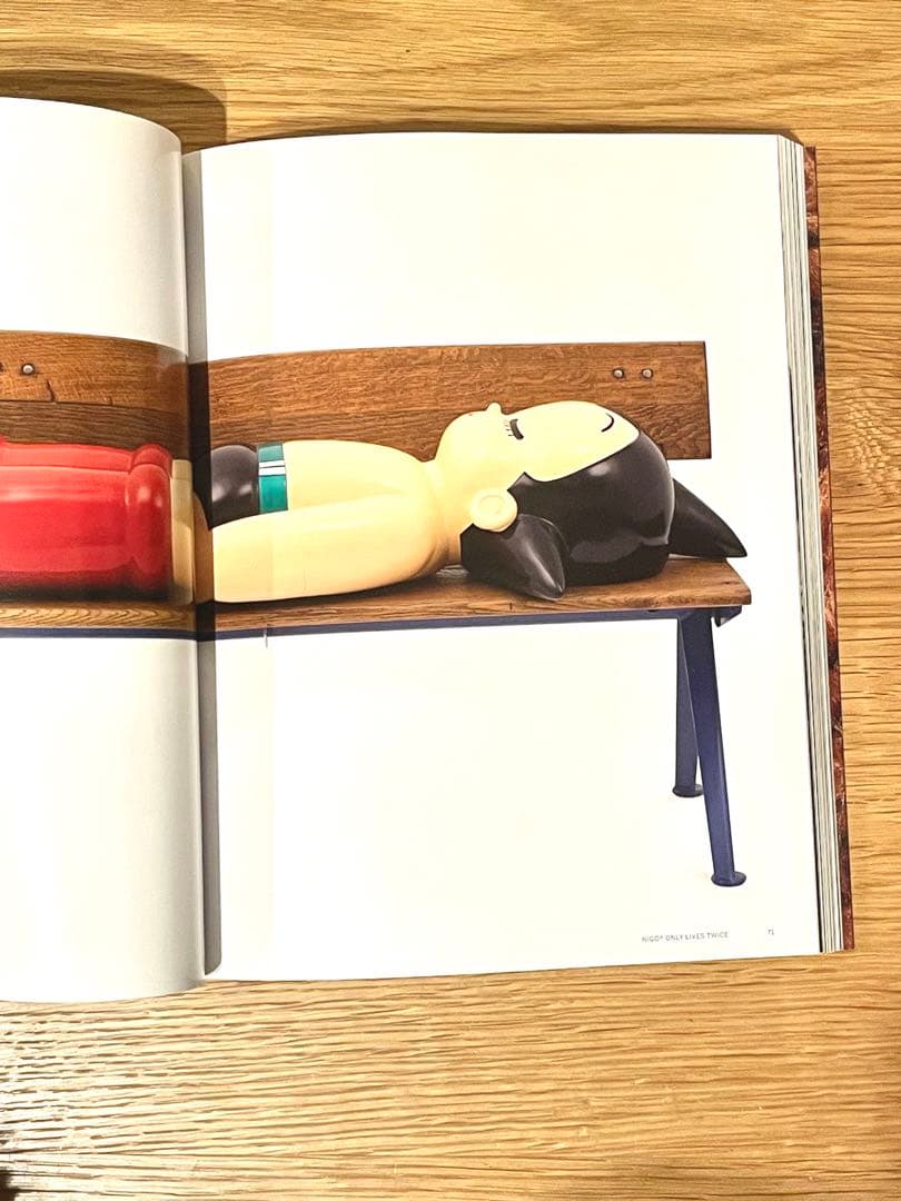 希少】Sotheby's NIGO ONLY LIVES TWICE 図録 - メルカリ