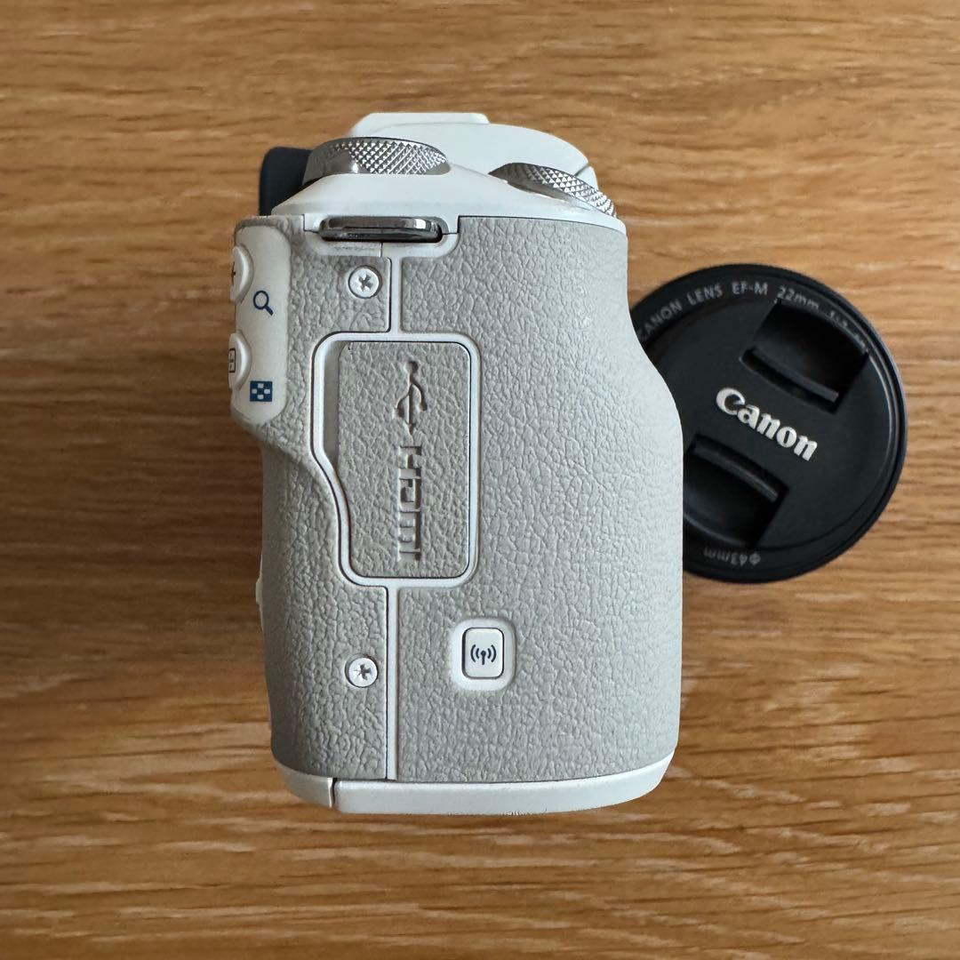 山*田様 《最終値下げ》 Canon EOS kiss M2 ホワイト レンズ2