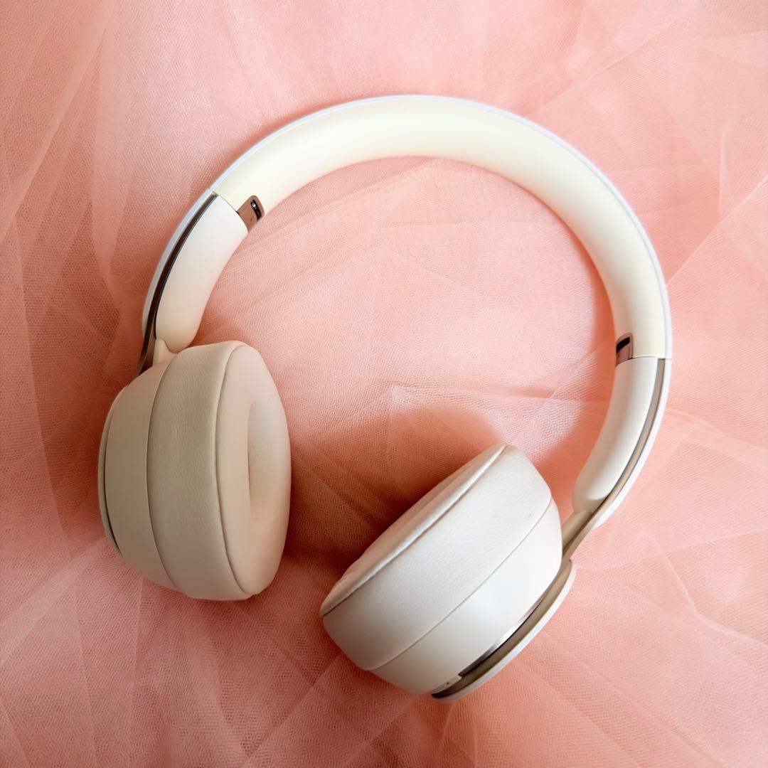 Beats SOLO PRO ワイヤレスヘッドホン ホワイト - メルカリ