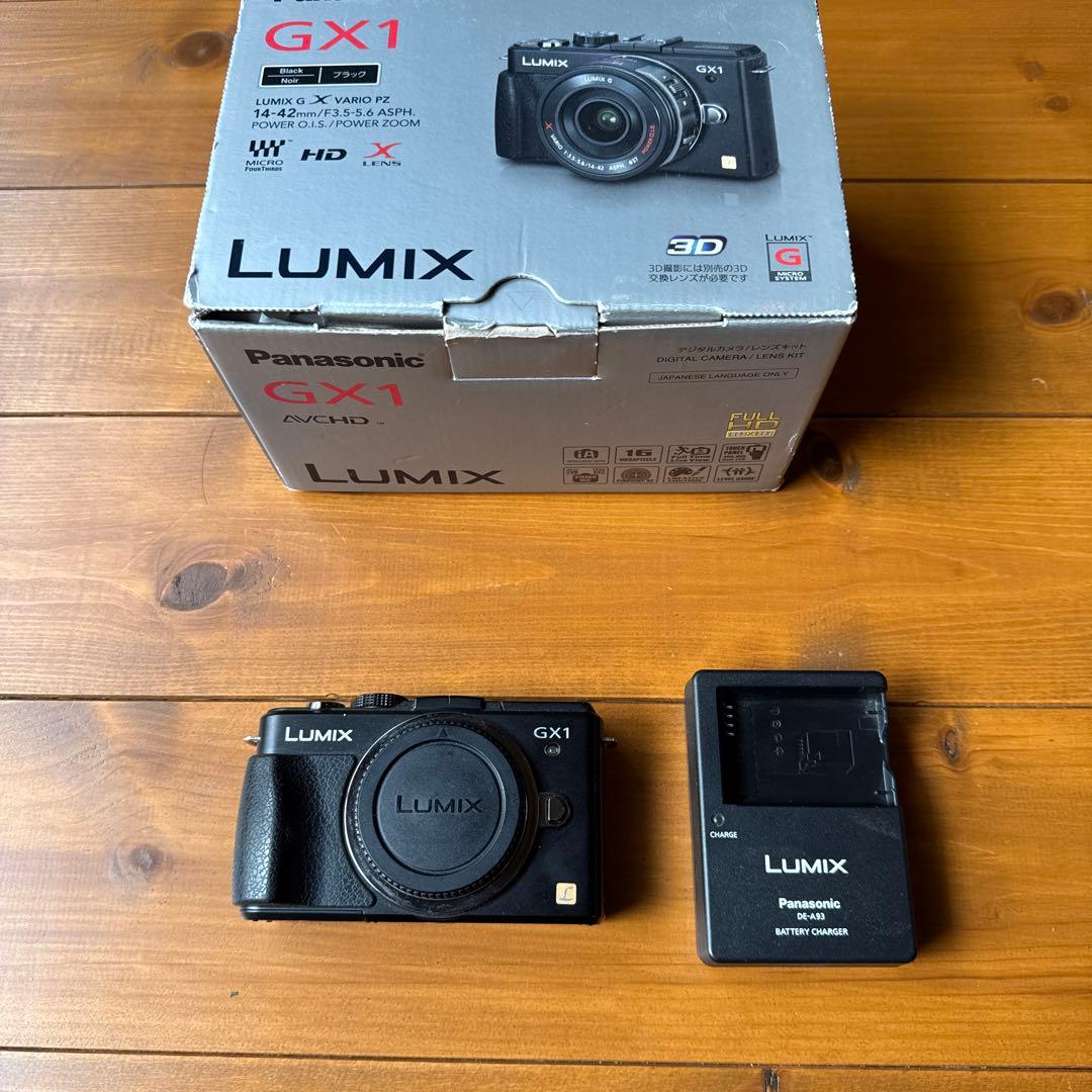 Panasonic LUMIX GX1 ミラーレス一眼 本体と充電器 Panasonic LUMIX GX1 ミラーレス一眼カメラ バッテリー充電器付き